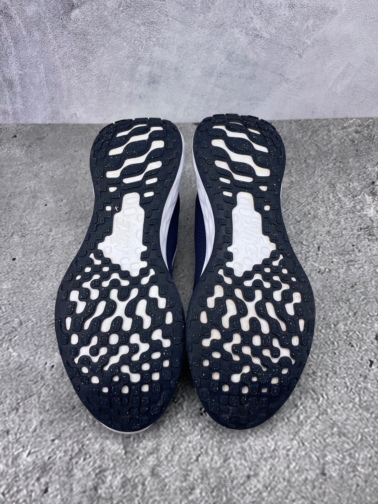 Nike Revolution 6 Next Nature Midnight Navy - buty sportowe, podeszwa