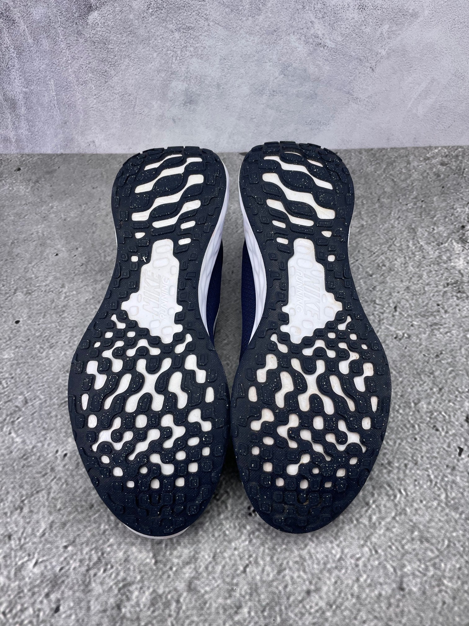 Nike Revolution 6 Next Nature Midnight Navy - buty sportowe, podeszwa