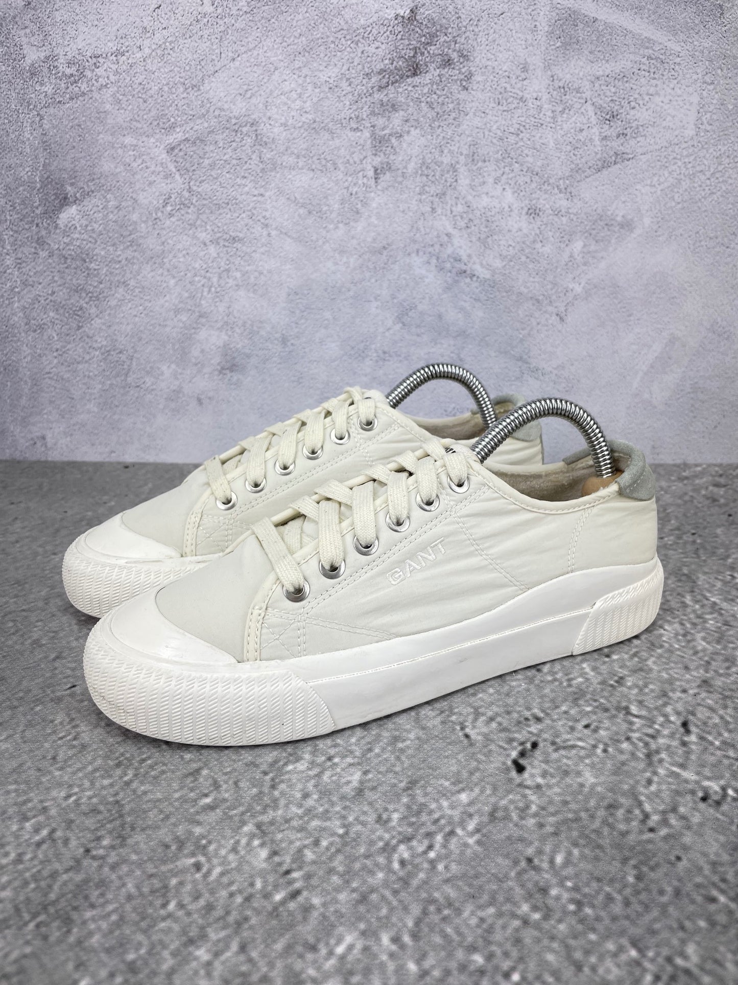 Gant Women's Nautilana Sneaker 26538768 - buty sportowe, widok z boku na tle studyjnym