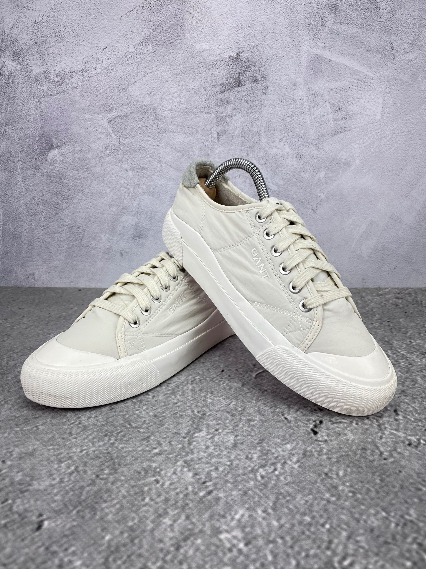 Gant Women's Nautilana Sneaker 26538768 - buty sportowe, para butów, widok z boku na tle studyjnym