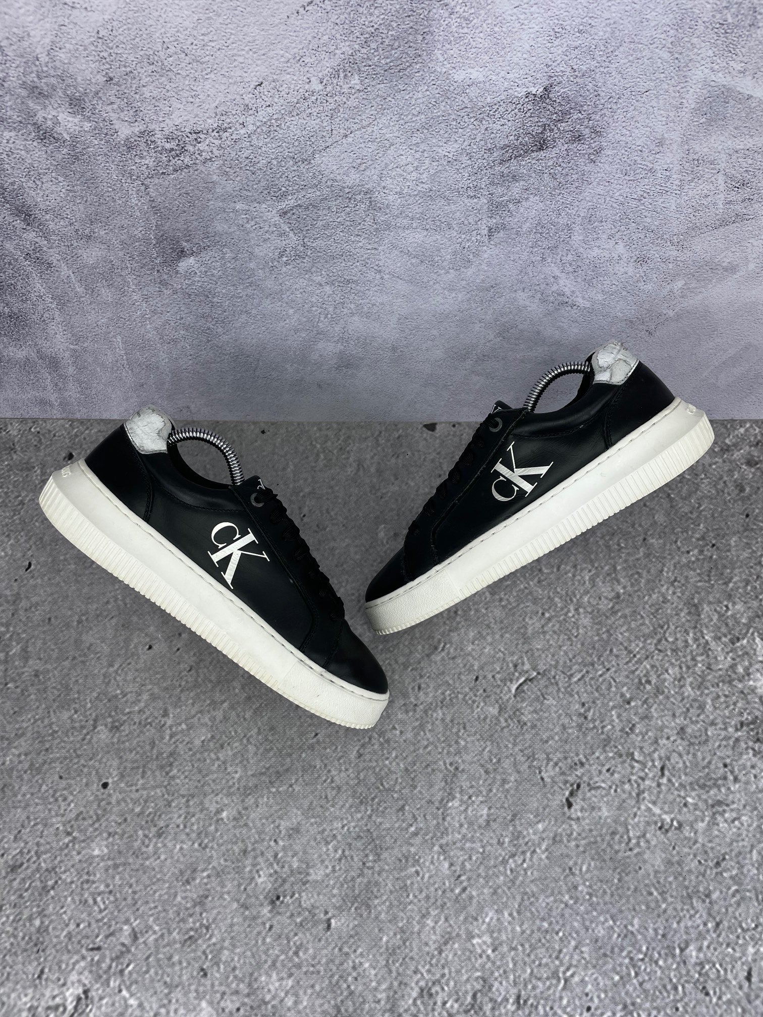Calvin Klein Chunky Cupsole YM0YM01317 - buty sportowe, widok z góry na zewnętrzną stronę butów