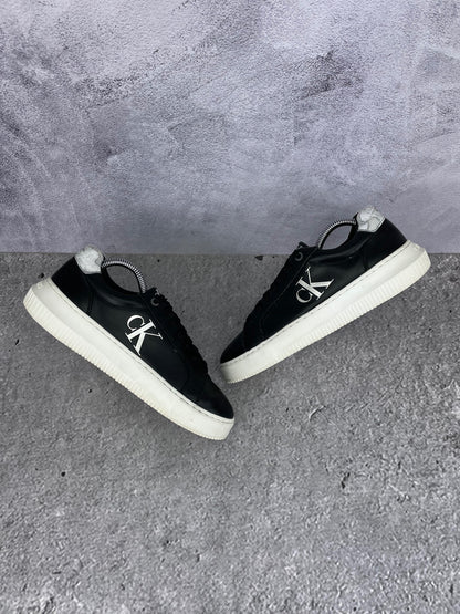 Calvin Klein Chunky Cupsole YM0YM01317 - buty sportowe, widok z góry na zewnętrzną stronę butów