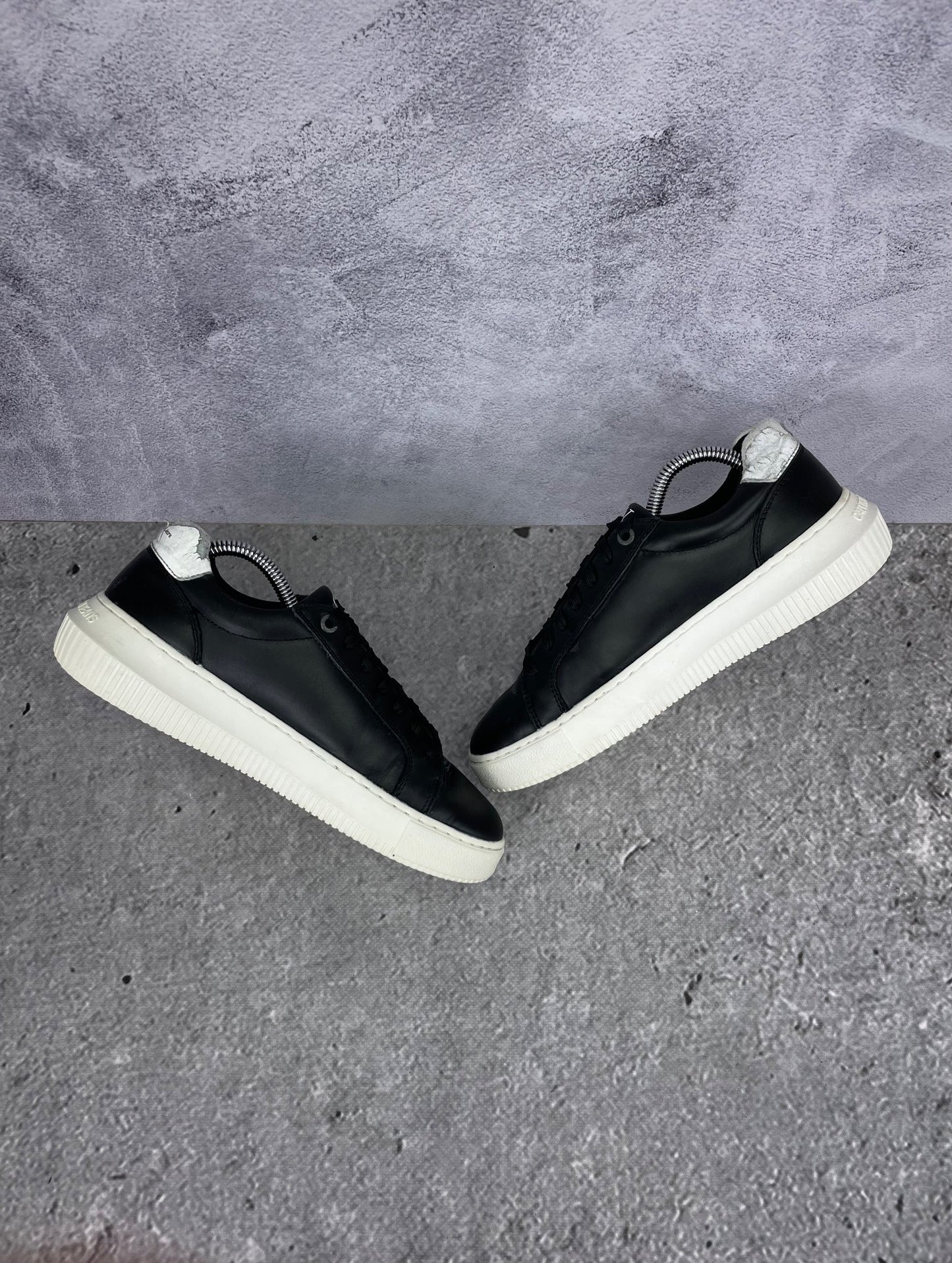 Calvin Klein Chunky Cupsole YM0YM01317 - buty sportowe, zewnętrzny panel prawego buta