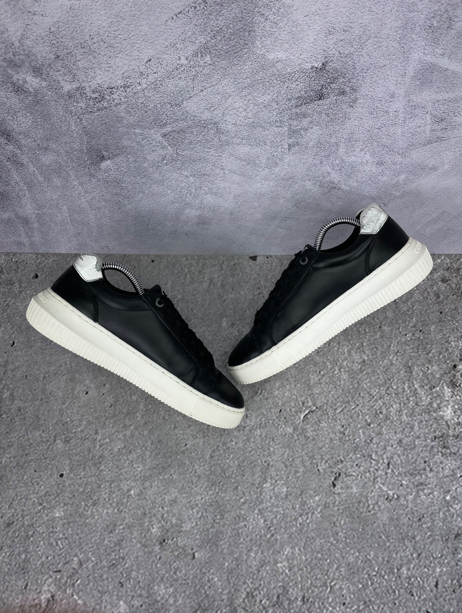 Calvin Klein Chunky Cupsole YM0YM01317 - buty sportowe, zewnętrzny panel prawego buta
