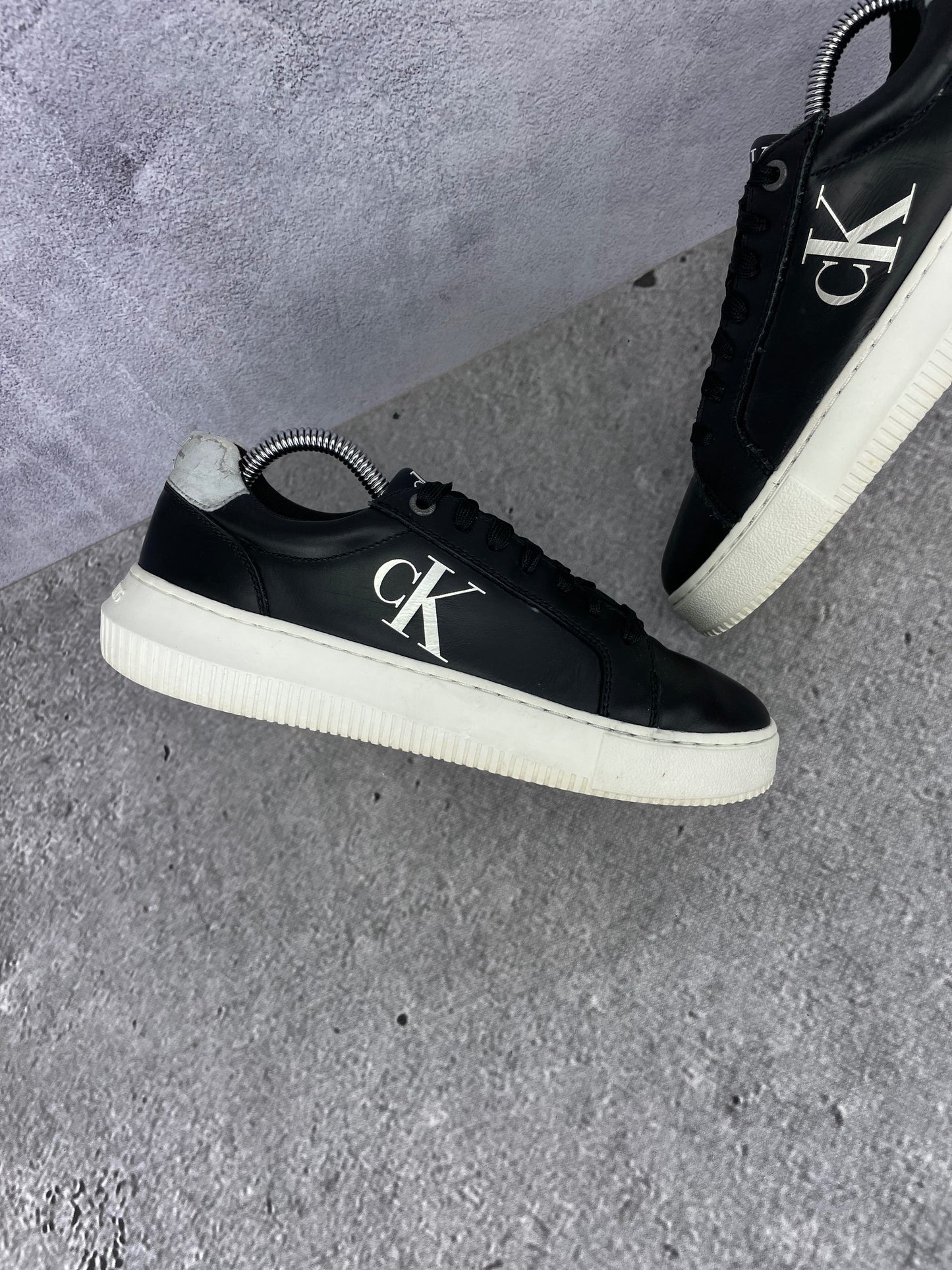 Calvin Klein Chunky Cupsole YM0YM01317 - buty sportowe, zewnętrzny panel lewego buta