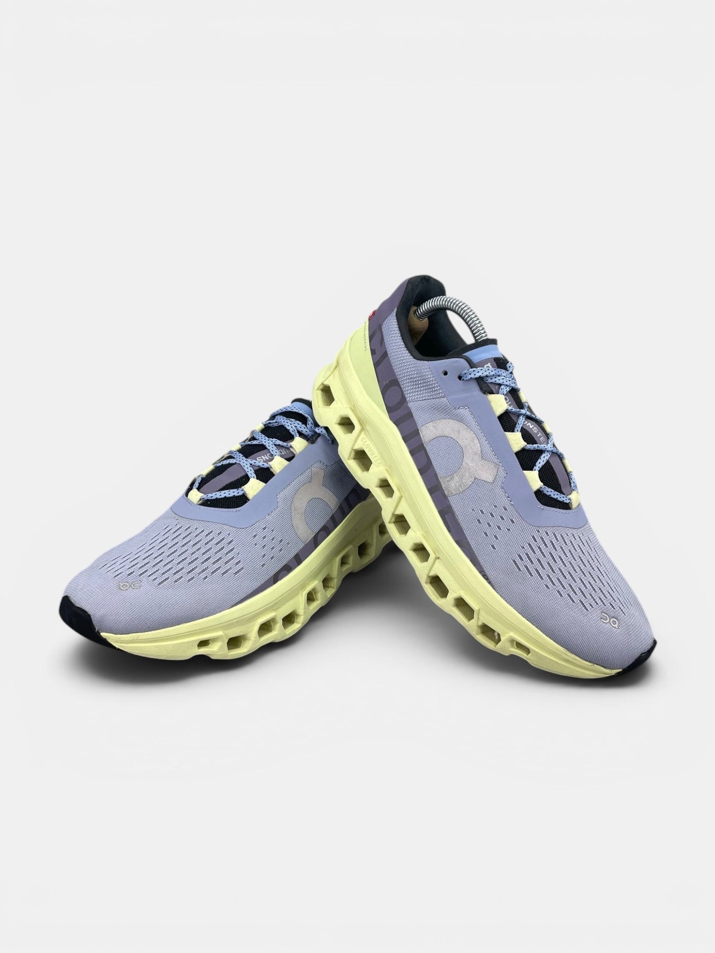 On Cloudmonster 61.982424 - buty sportowe, boczny profil
