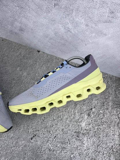 On Cloudmonster 61.982424 - buty sportowe, wewnętrzny panel prawego buta