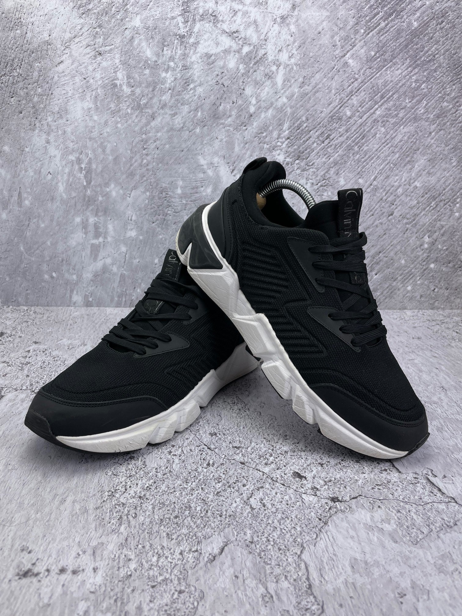 Calvin Klein Low Top Lace Up Knit HM0HM00647 - buty sportowe, para butów, widok z boku na tle studyjnym