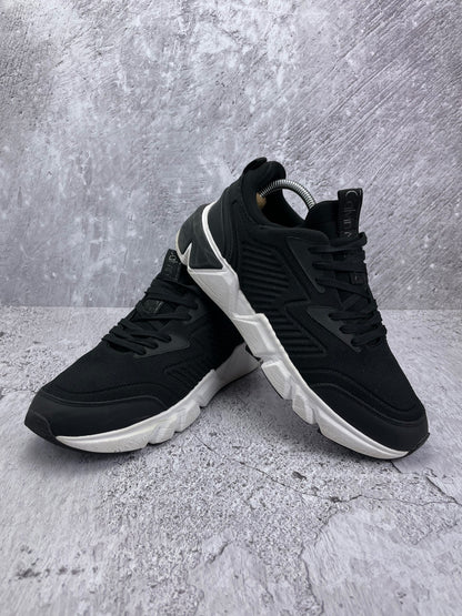 Calvin Klein Low Top Lace Up Knit HM0HM00647 - buty sportowe, para butów, widok z boku na tle studyjnym