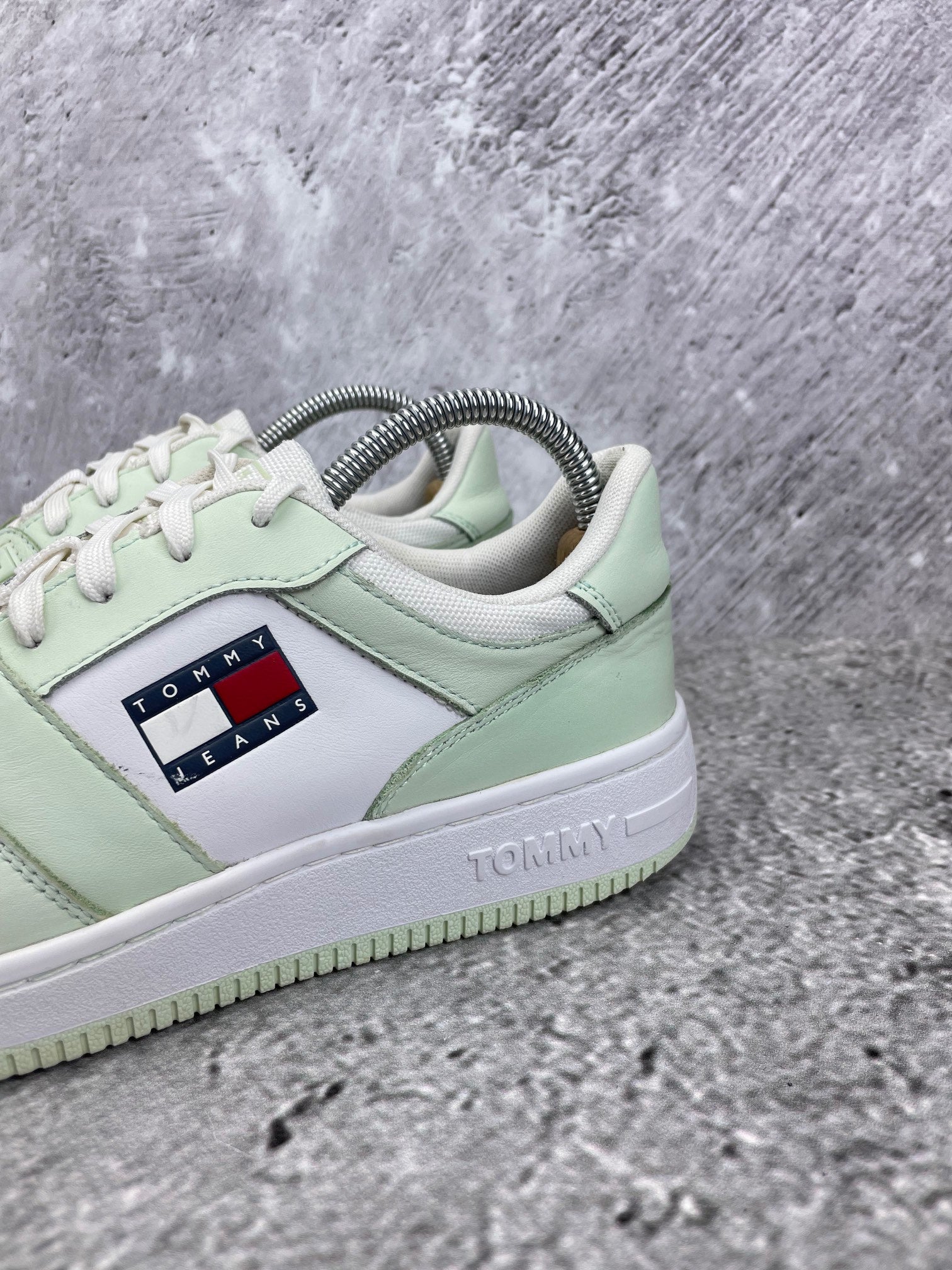 Tommy Hilfiger Retro Basketball Sneaker EN0EN02102_LXW - buty sportowe, opcjonalne zdjęcie 1
