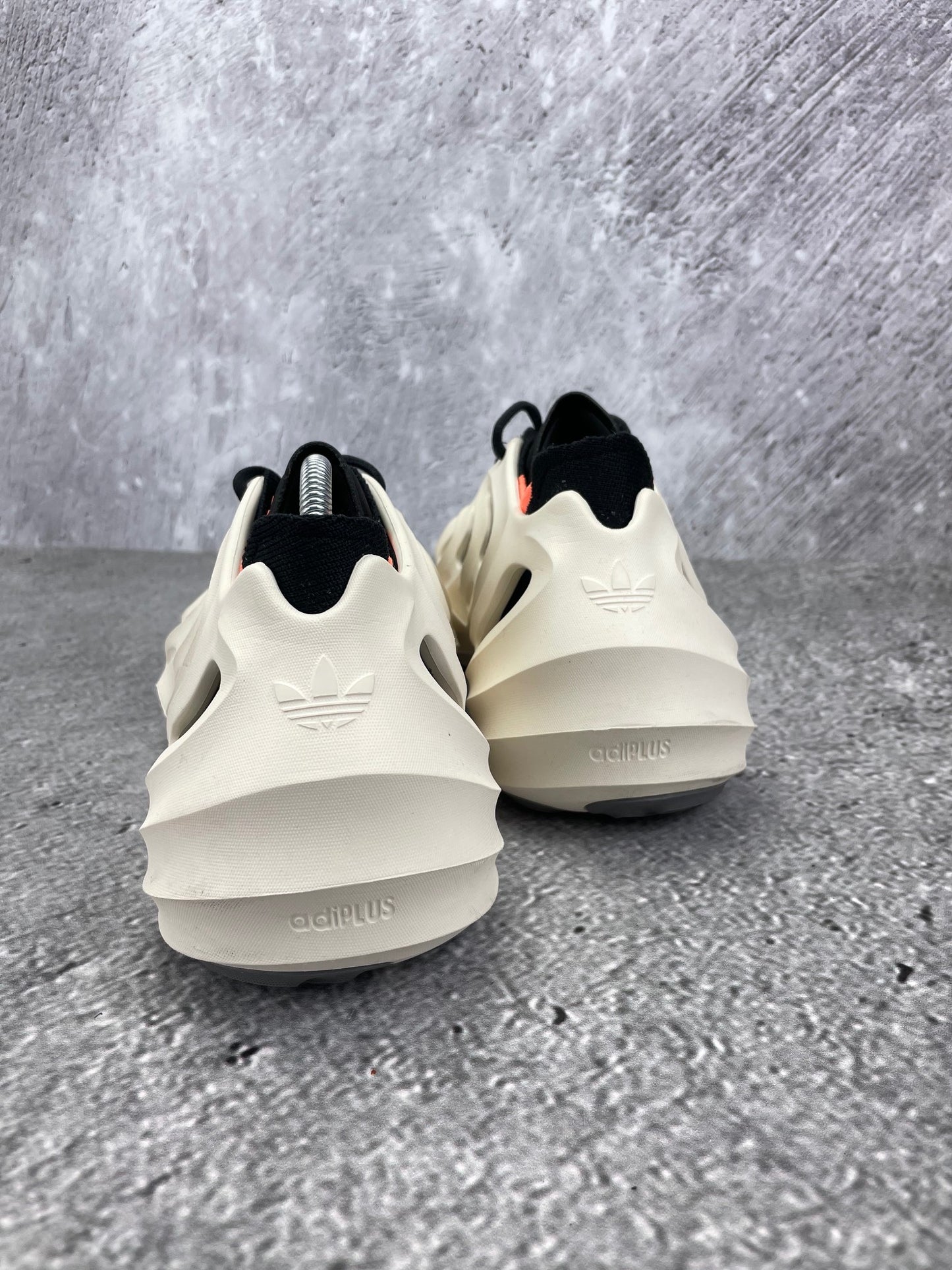 Adidas AdiFOM Q HP6528 - buty sportowe, widok z tyłu
