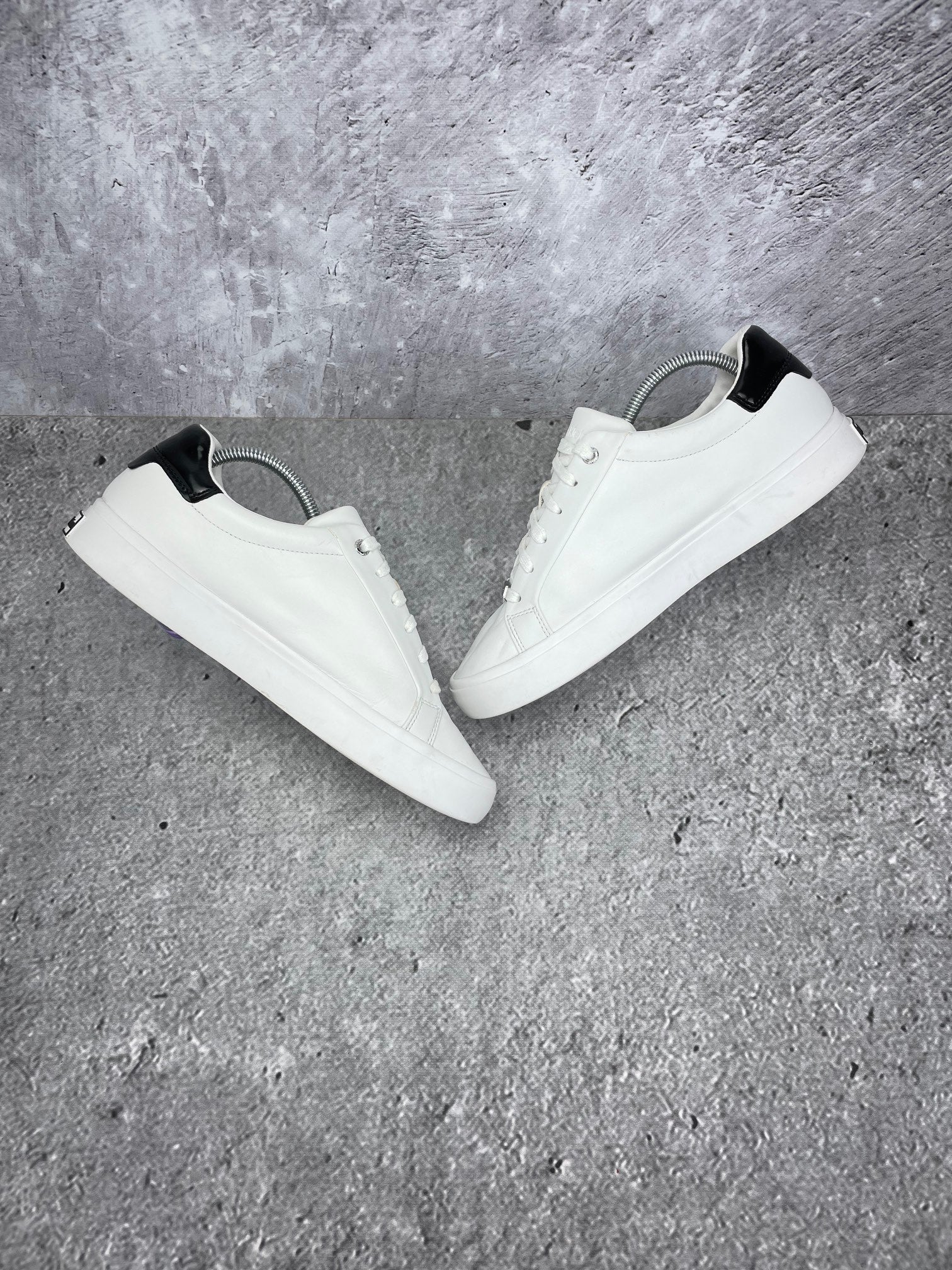 Calvin Klein Sneakers HW0HW02747 - buty sportowe, zewnętrzny panel prawego buta
