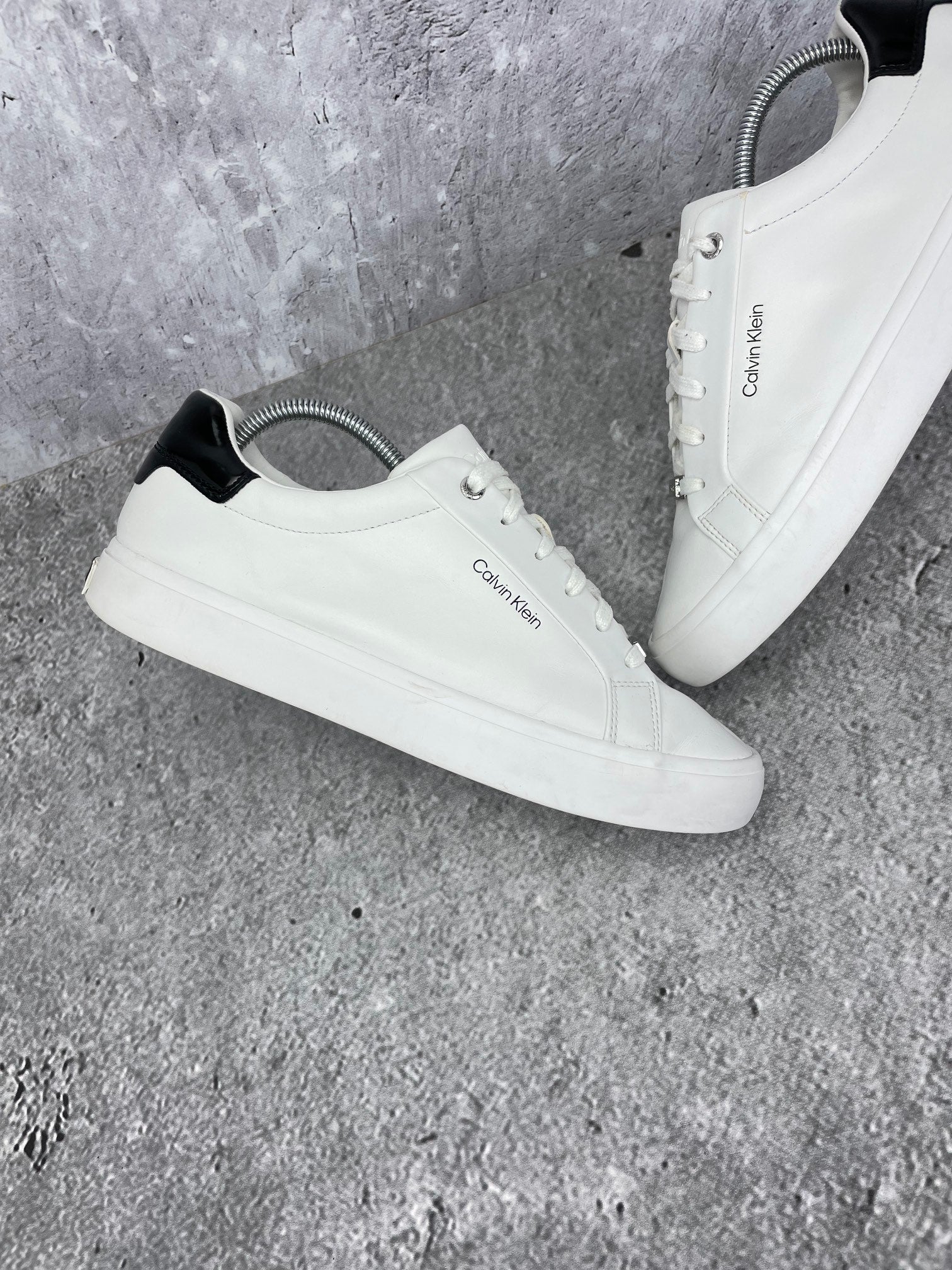 Calvin Klein Sneakers HW0HW02747 - buty sportowe, zewnętrzny panel lewego buta