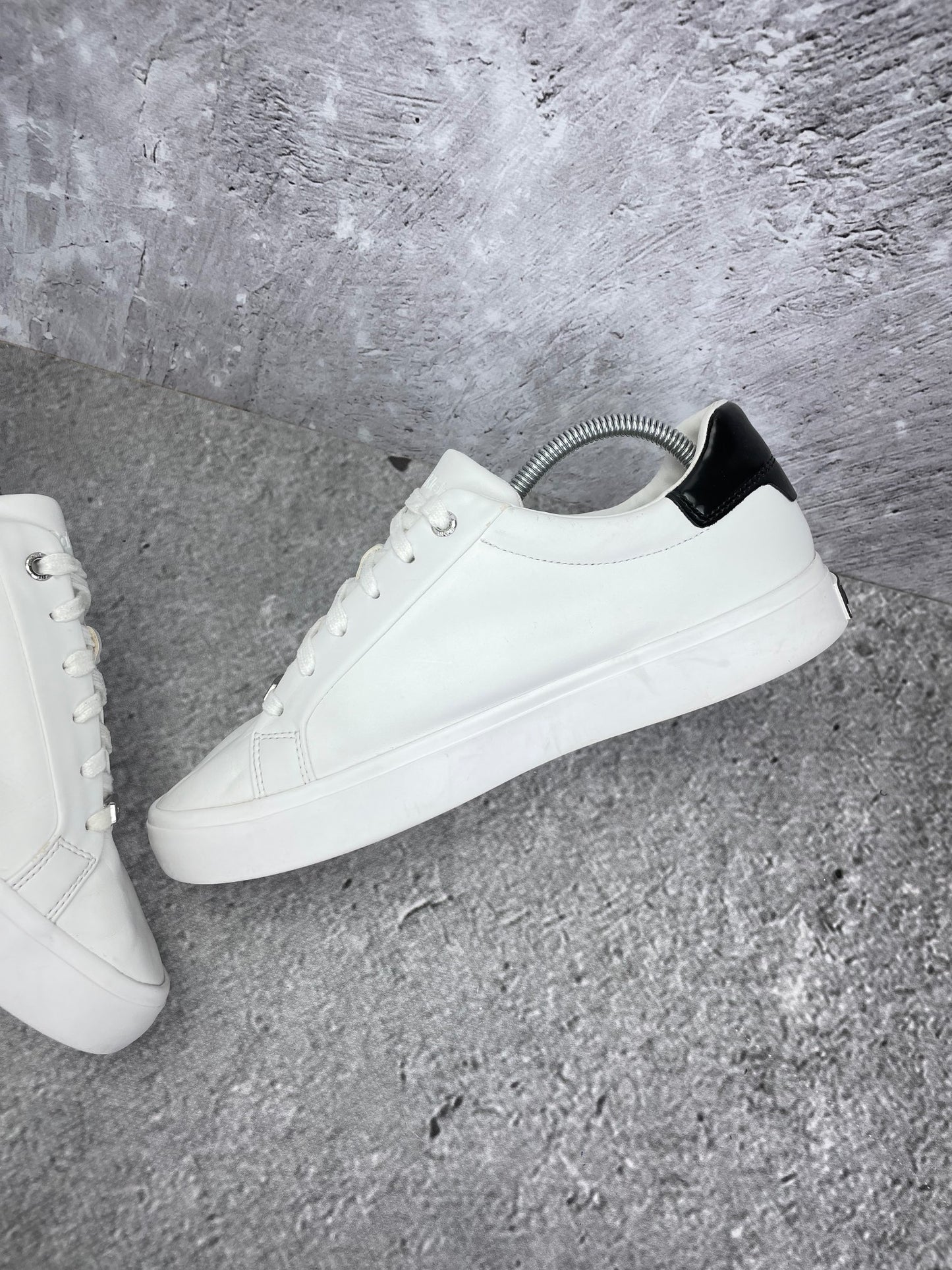 Calvin Klein Sneakers HW0HW02747 - buty sportowe, wewnętrzny panel prawego buta