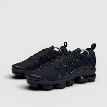 Nike Air VaporMax Plus Triple Black — buty sportowe męskie w bardzo dobrym stanie rozmiar 43, para butów