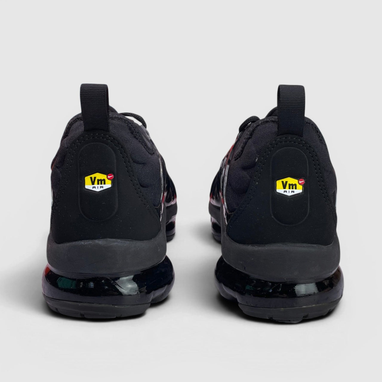 Nike Air VaporMax Plus Triple Black — buty sportowe męskie w bardzo dobrym stanie rozmiar 43, widok z tyłu