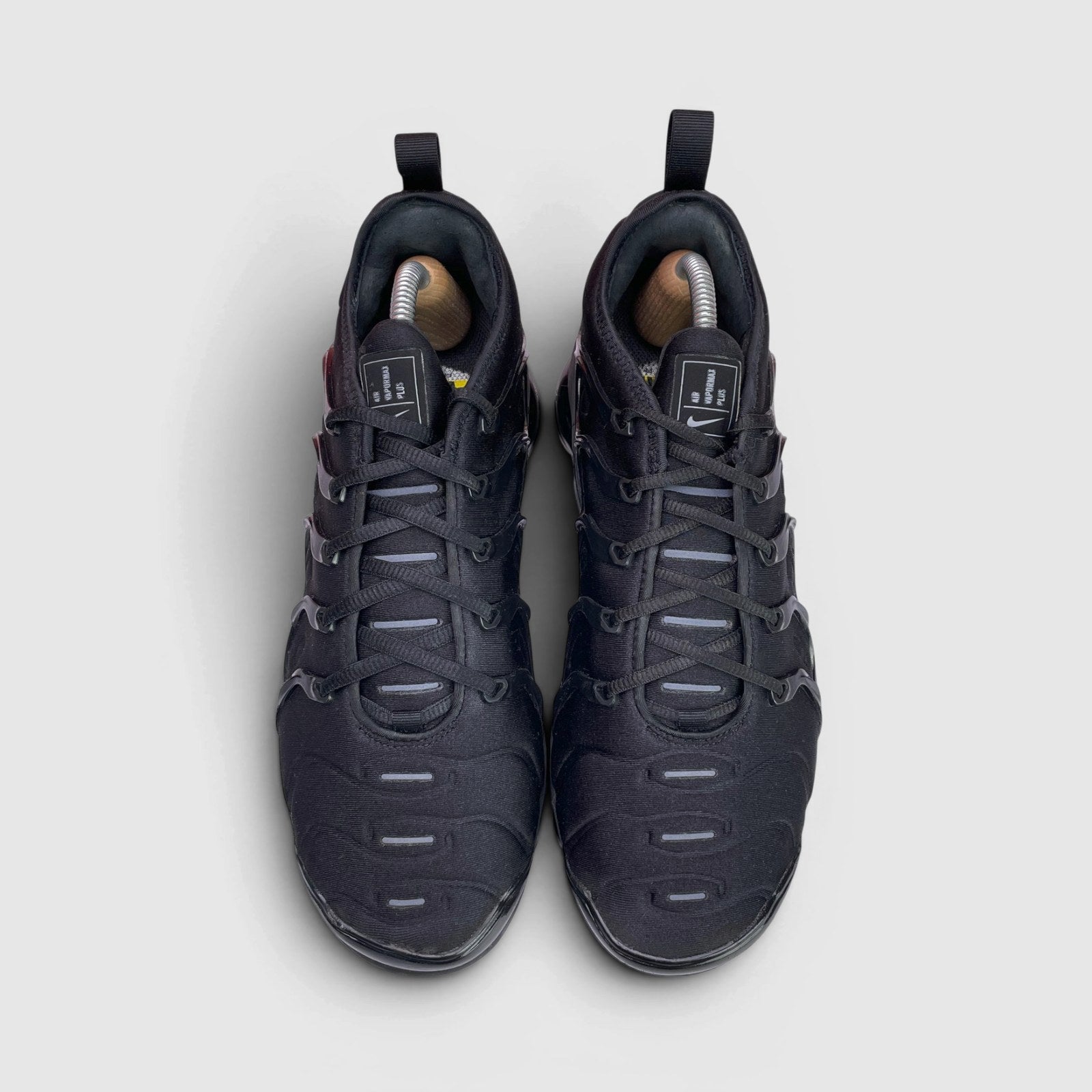 Nike Air VaporMax Plus Triple Black — buty sportowe męskie w bardzo dobrym stanie rozmiar 43, widok z góry