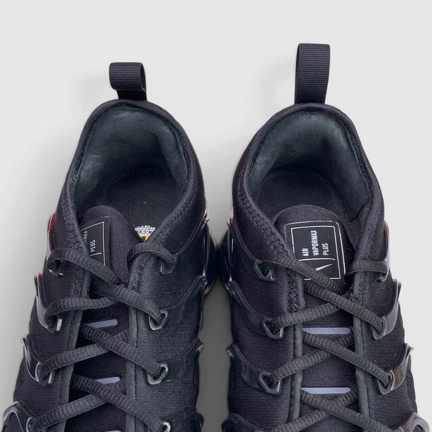 Nike Air VaporMax Plus Triple Black — buty sportowe męskie w bardzo dobrym stanie rozmiar 43, język buta