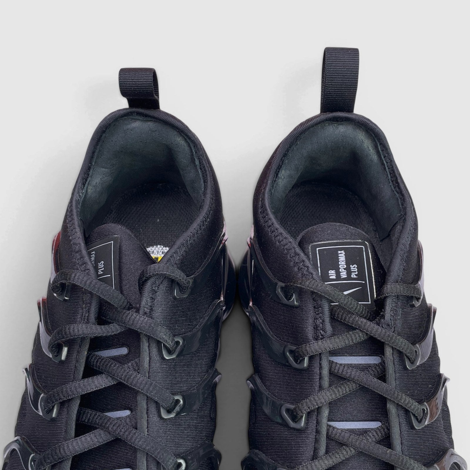 Nike Air VaporMax Plus Triple Black — buty sportowe męskie w bardzo dobrym stanie rozmiar 43, język buta