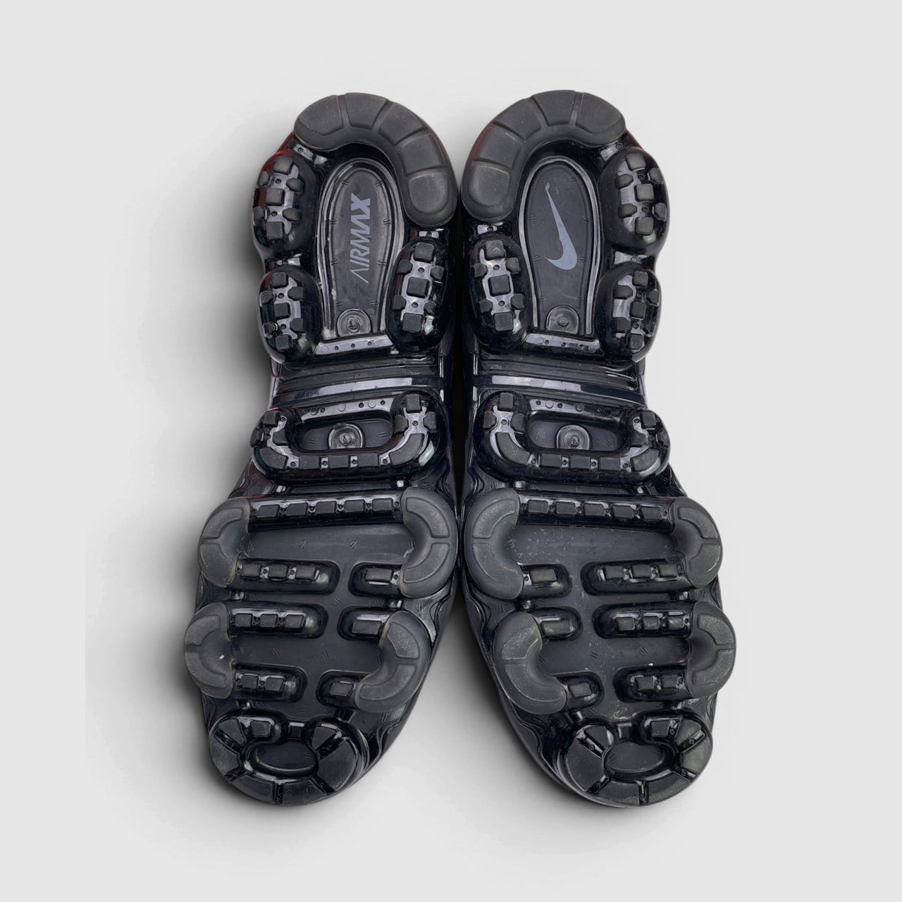 Nike Air VaporMax Plus Triple Black — buty sportowe męskie w bardzo dobrym stanie rozmiar 43, podeszwa