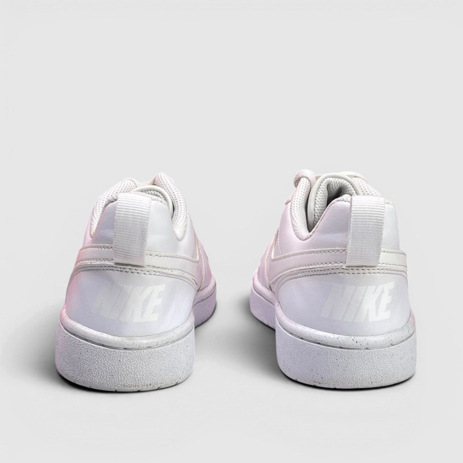 Nike Court Borough Low Triple White — buty sportowe damskie w bardzo dobrym stanie rozmiar 38.5, widok z tyłu
