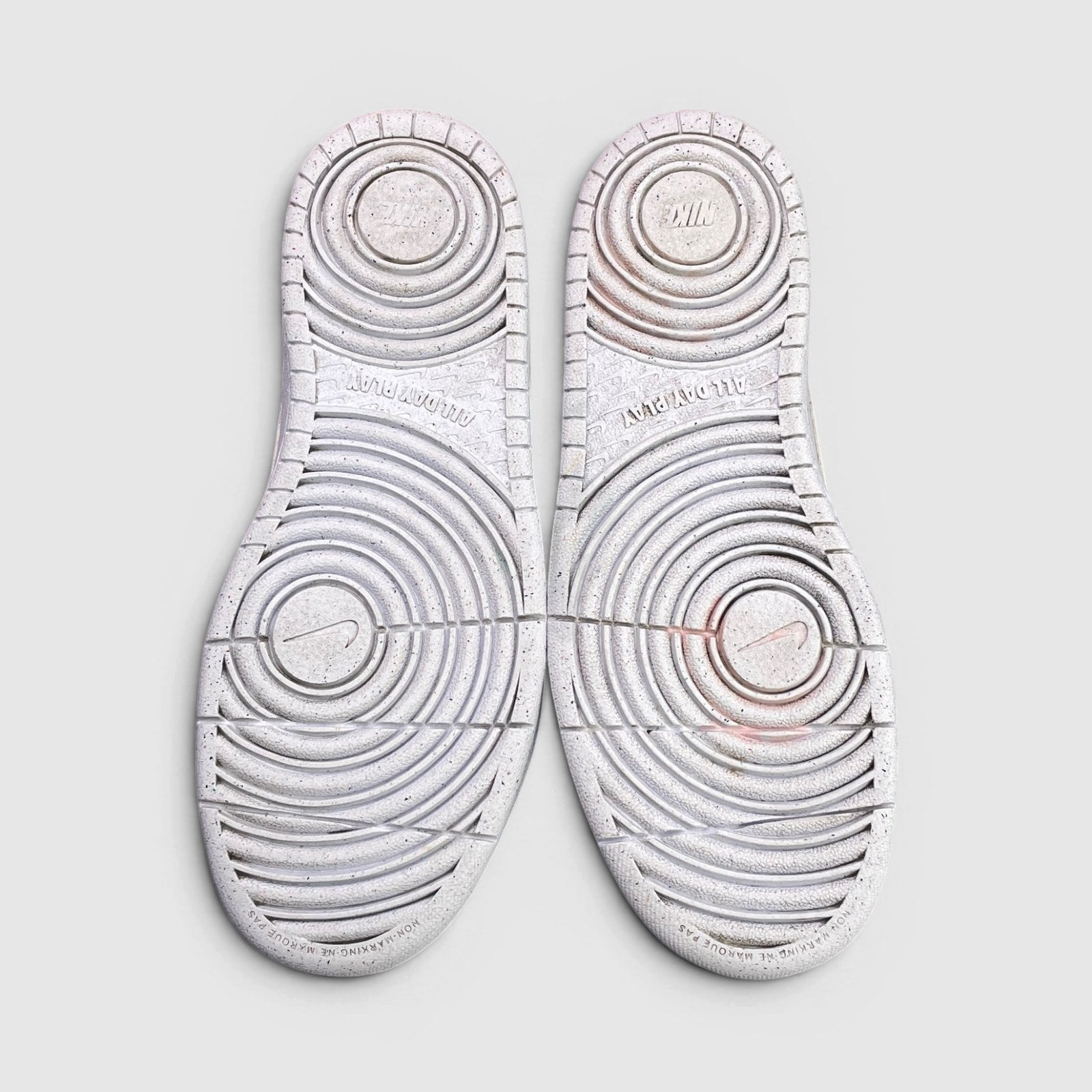 Nike Court Borough Low Triple White — buty sportowe damskie w bardzo dobrym stanie rozmiar 38.5, podeszwa