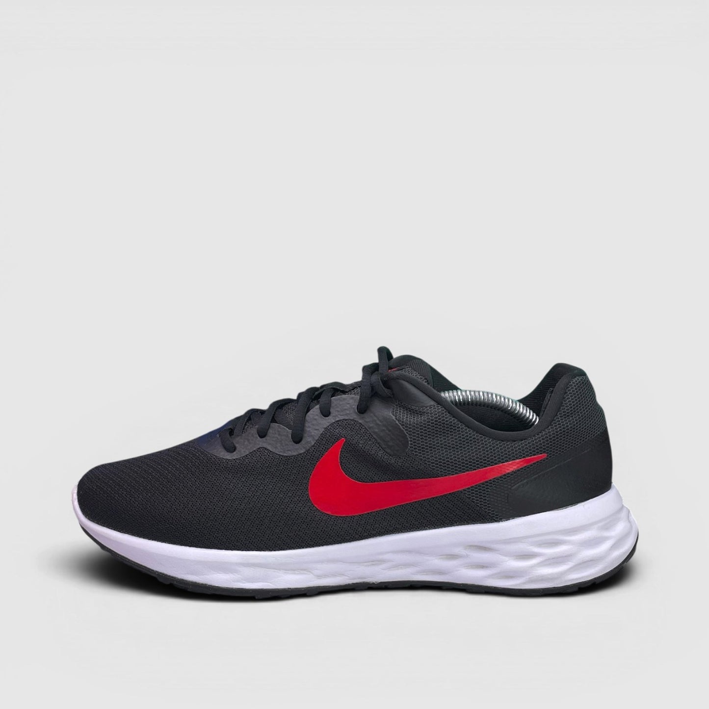 Nike Revolution 6 Next Nature — buty sportowe męskie w bardzo dobrym stanie rozmiar 45, boczny profil, lewa strona