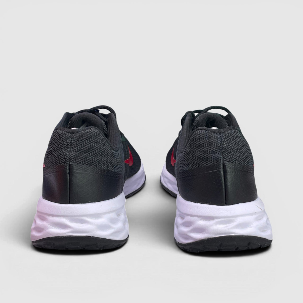Nike Revolution 6 Next Nature — buty sportowe męskie w bardzo dobrym stanie rozmiar 45, widok z tyłu