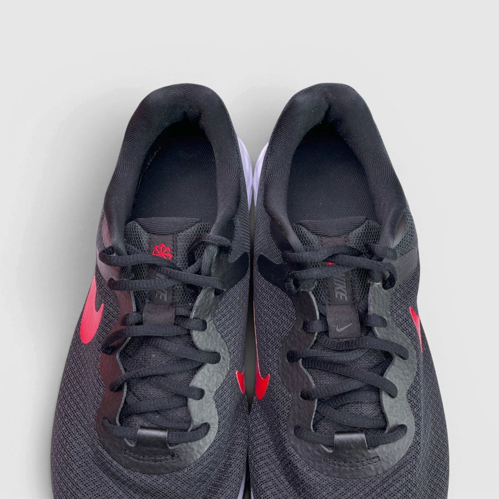 Nike Revolution 6 Next Nature — buty sportowe męskie w bardzo dobrym stanie rozmiar 45, widok z góry