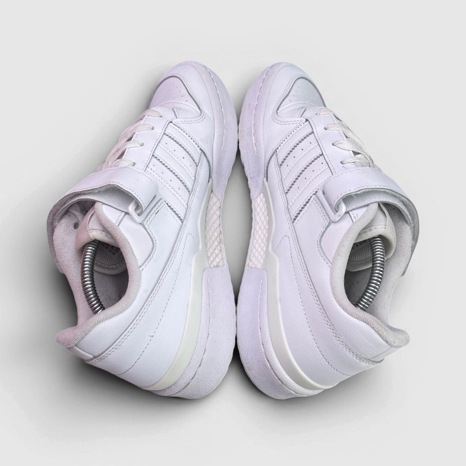 Adidas Forum Low Triple White — buty sportowe męskie w bardzo dobrym stanie rozmiar 43 1/3, widok z góry