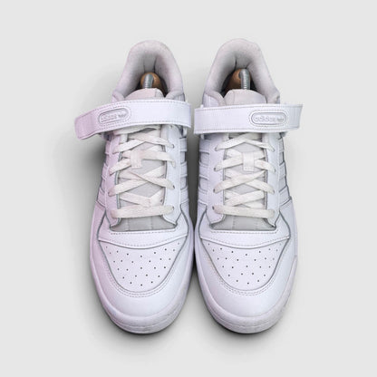 Adidas Forum Low Triple White — buty sportowe męskie w bardzo dobrym stanie rozmiar 43 1/3, widok z przodu