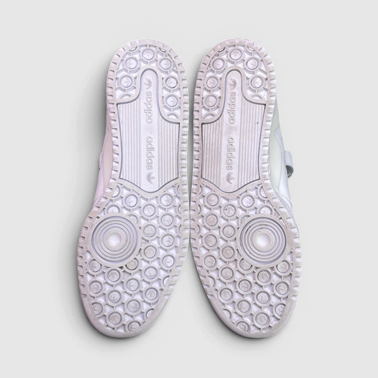Adidas Forum Low Triple White — buty sportowe męskie w bardzo dobrym stanie rozmiar 43 1/3, podeszwa