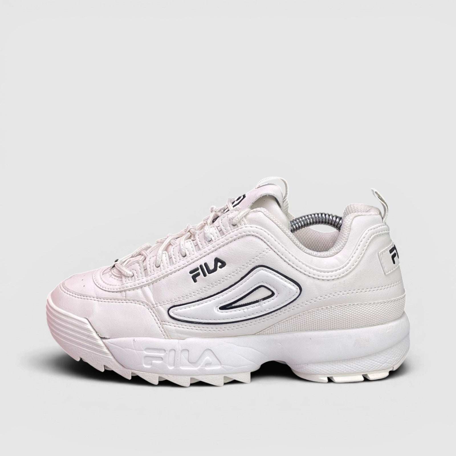 Fila Disruptor — buty sportowe damskie w bardzo dobrym stanie rozmiar 39, boczny profil, lewa strona