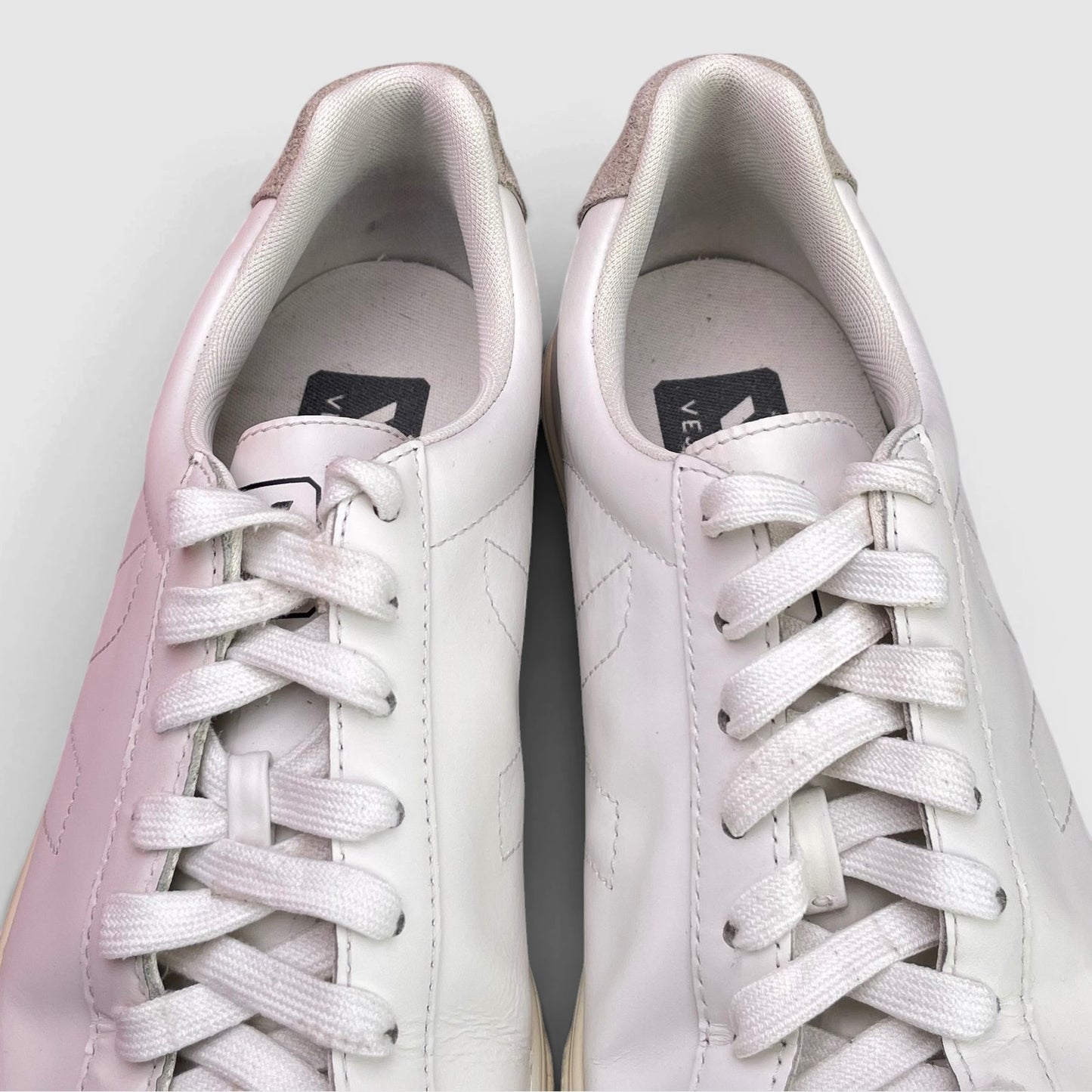 Veja Sneakers — buty sportowe damskie w bardzo dobrym stanie rozmiar 39, wkładka