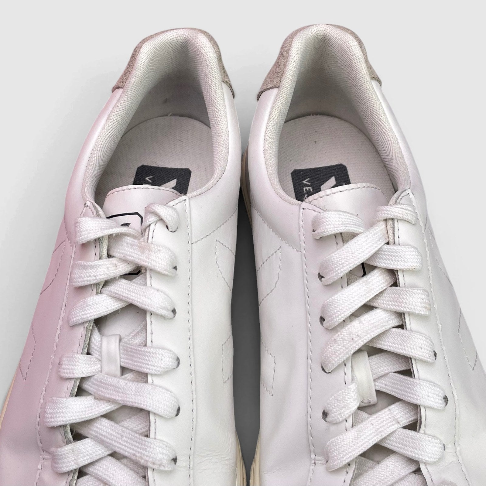 Veja Sneakers — buty sportowe damskie w bardzo dobrym stanie rozmiar 39, wkładka