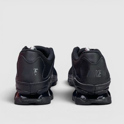 Nike Reax 8 TR — buty sportowe męskie w bardzo dobrym stanie rozmiar 42, widok z tyłu