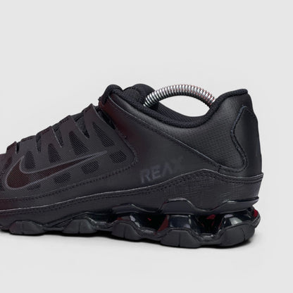 Nike Reax 8 TR — buty sportowe męskie w bardzo dobrym stanie rozmiar 42, boczny profil, lewa strona