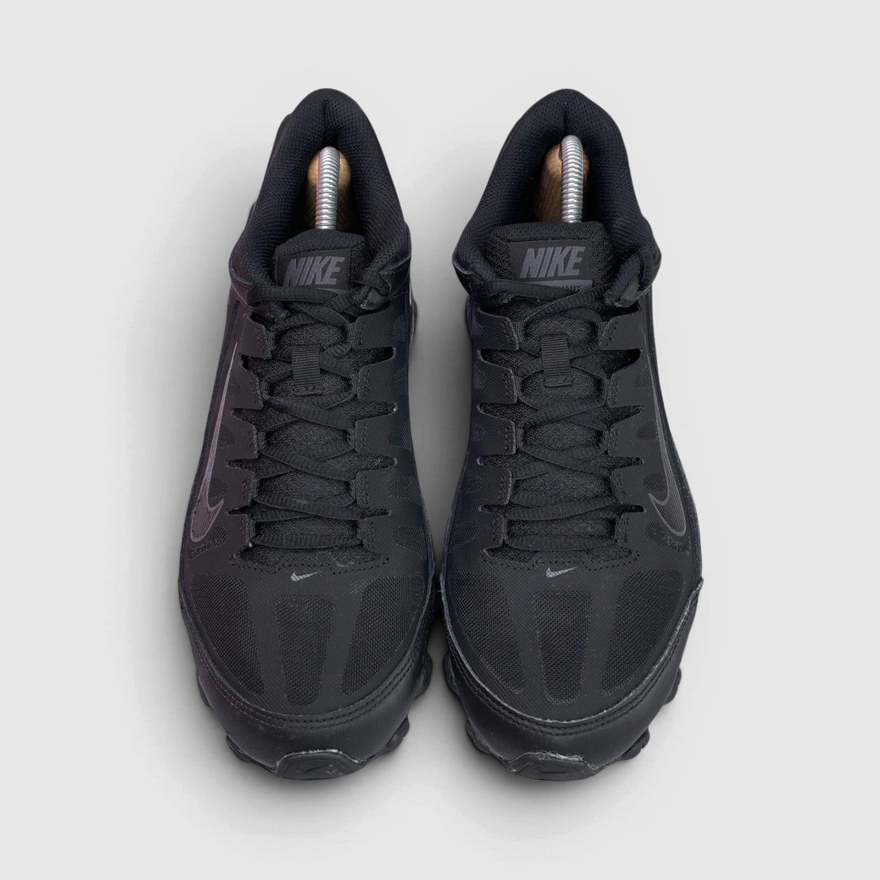 Nike Reax 8 TR — buty sportowe męskie w bardzo dobrym stanie rozmiar 42, widok z góry