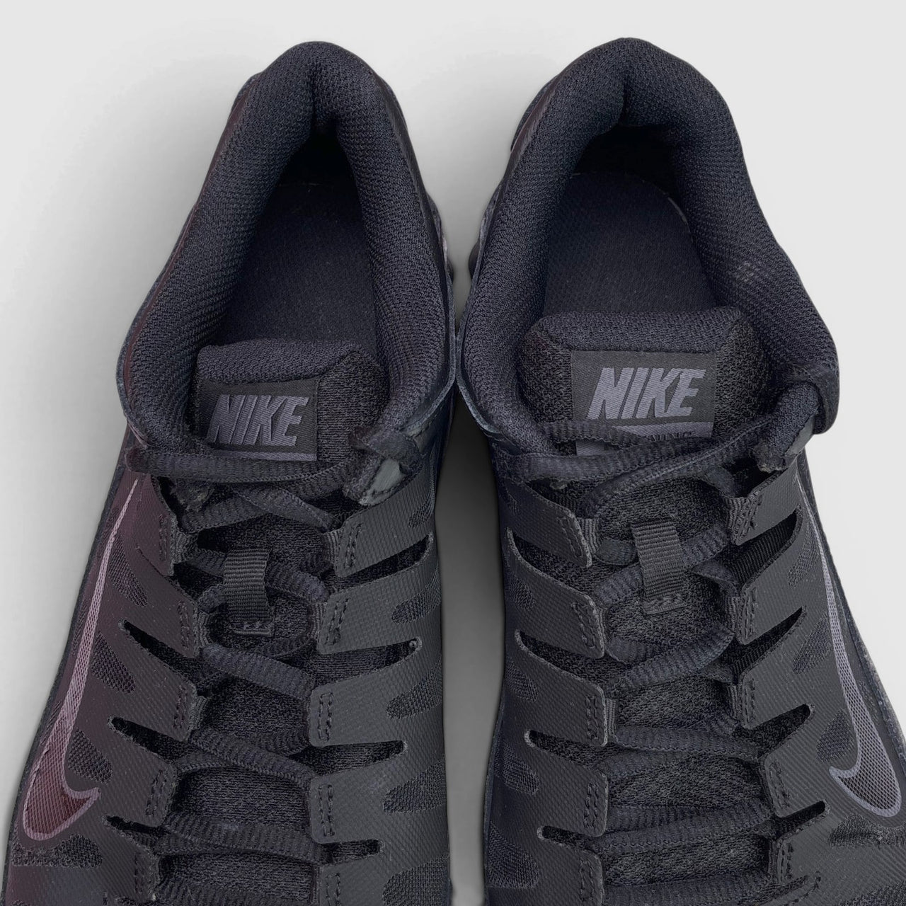 Nike Reax 8 TR — buty sportowe męskie w bardzo dobrym stanie rozmiar 42, język buta