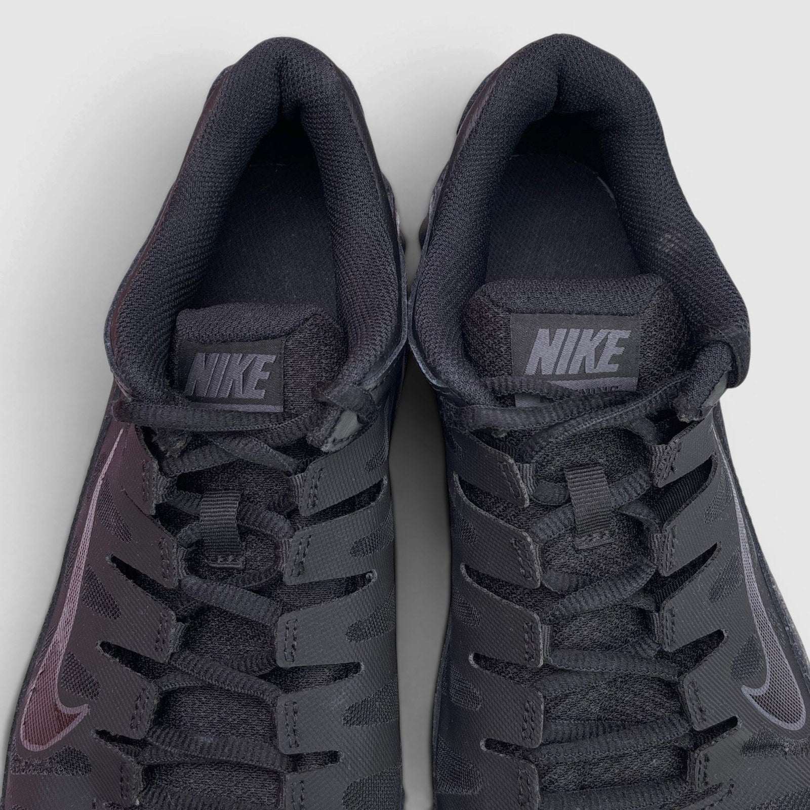 Nike Reax 8 TR — buty sportowe męskie w bardzo dobrym stanie rozmiar 42, język buta