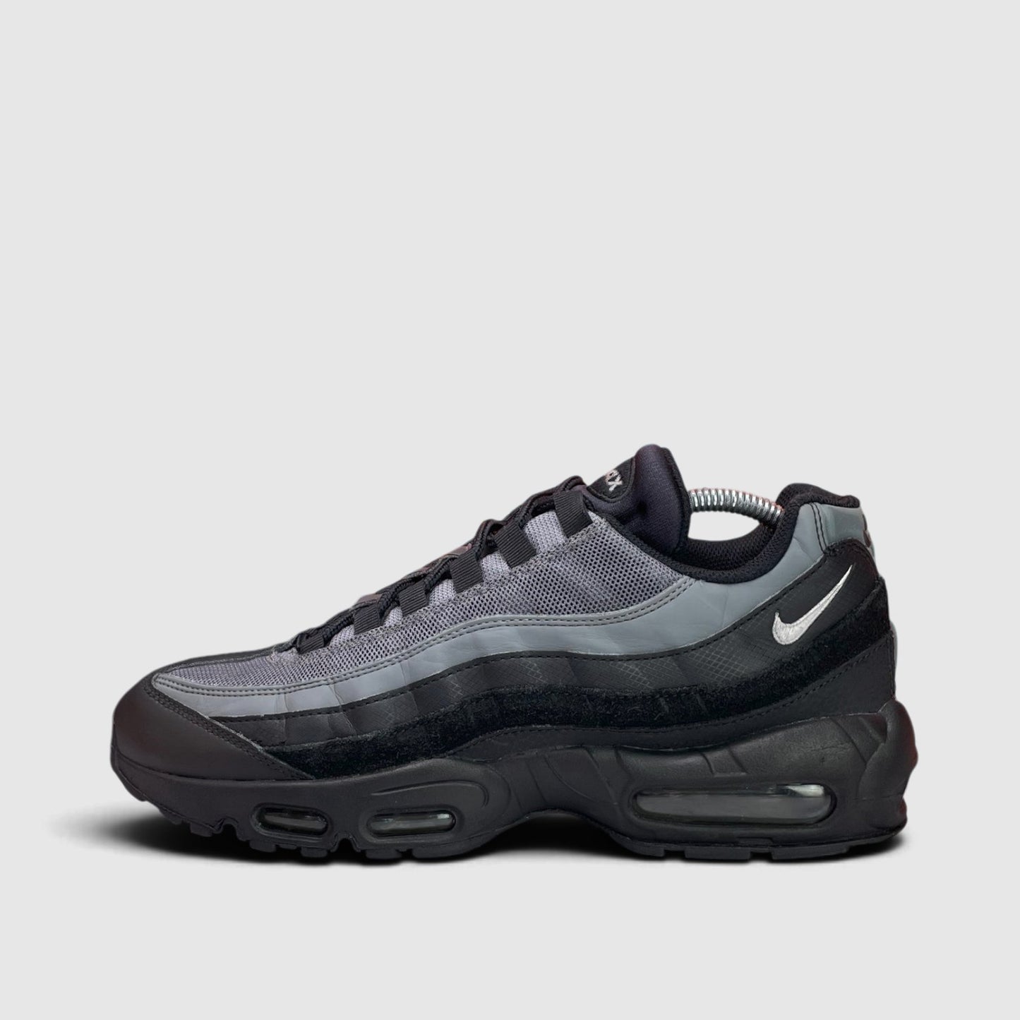 Nike Air Max 95 — buty sportowe męskie w bardzo dobrym stanie rozmiar 43, widok z boku