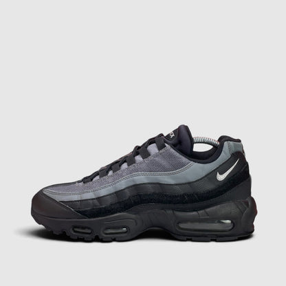 Nike Air Max 95 — buty sportowe męskie w bardzo dobrym stanie rozmiar 43, widok z boku