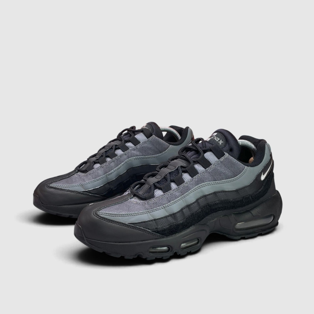 Nike Air Max 95 — buty sportowe męskie w bardzo dobrym stanie rozmiar 43, boczny profil