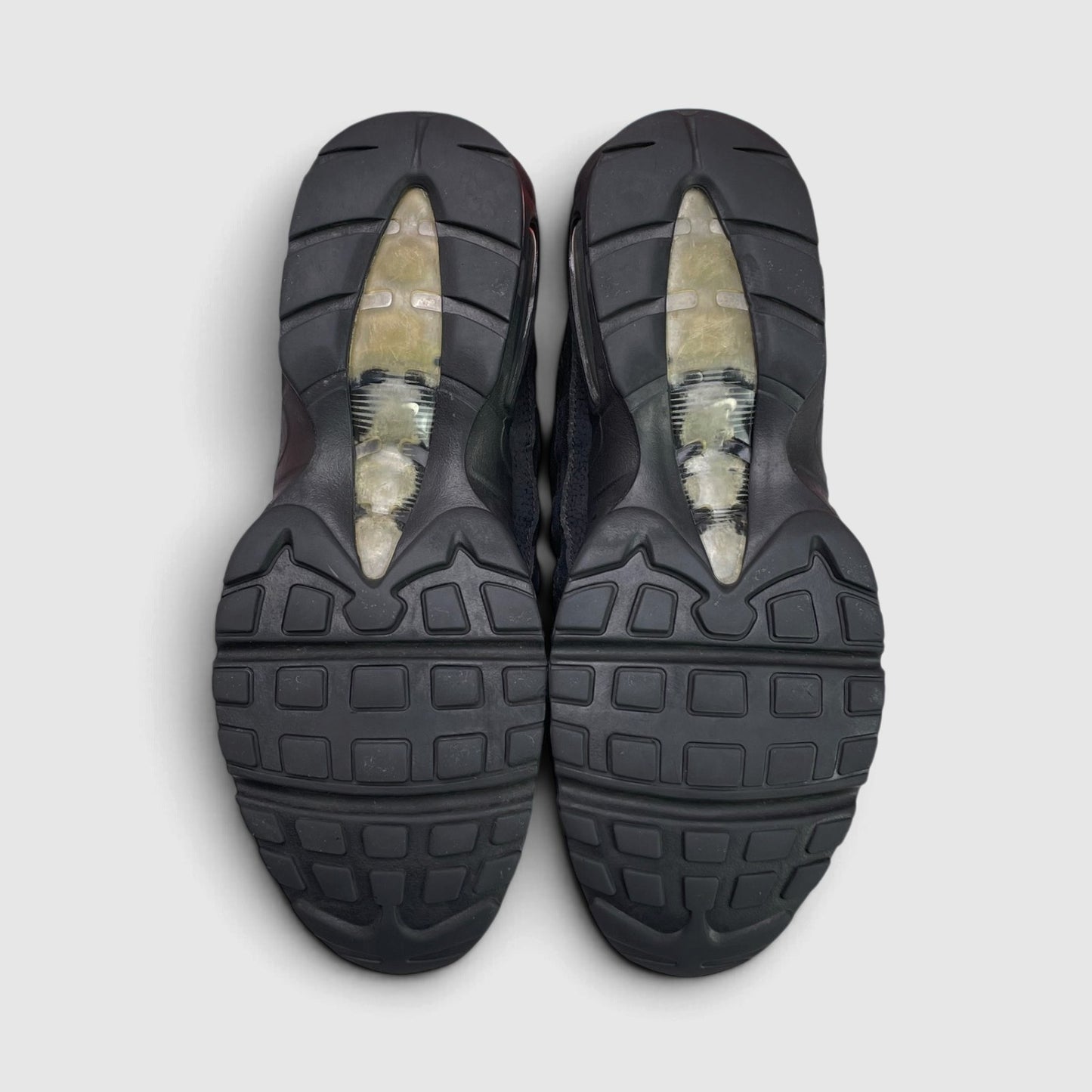 Nike Air Max 95 — buty sportowe męskie w bardzo dobrym stanie rozmiar 43, wewnętrzny panel prawego buta