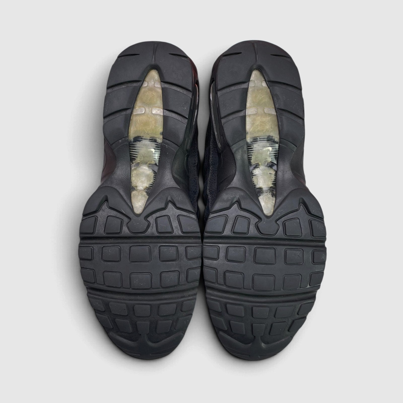 Nike Air Max 95 — buty sportowe męskie w bardzo dobrym stanie rozmiar 43, wewnętrzny panel prawego buta