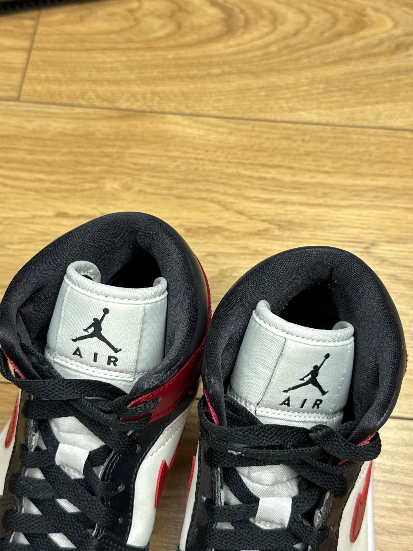 Nike Air Jordan 1 Mid (40)