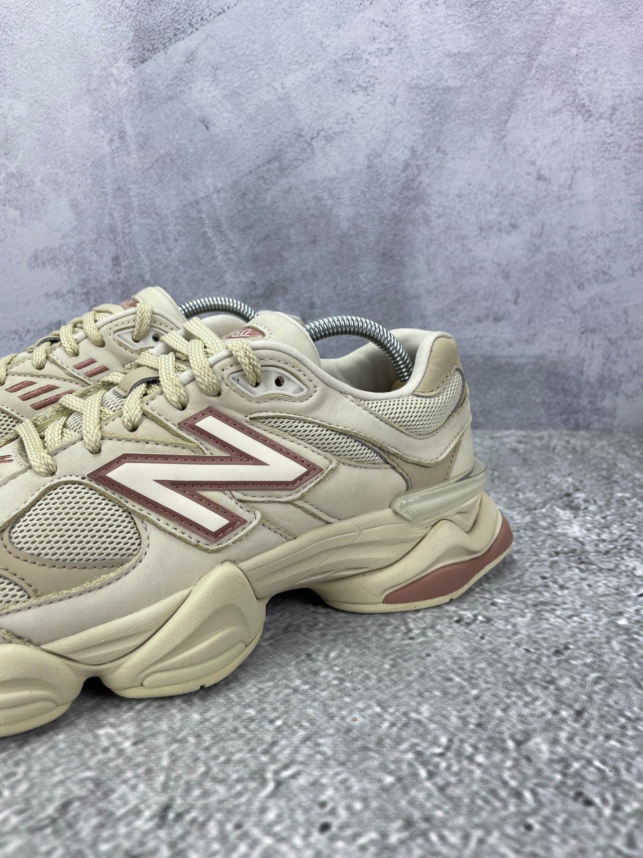 New Balance 9060 Bone Sparrow — buty sportowe męskie w bardzo dobrym stanie rozmiar 42, opcjonalne zdjęcie 1