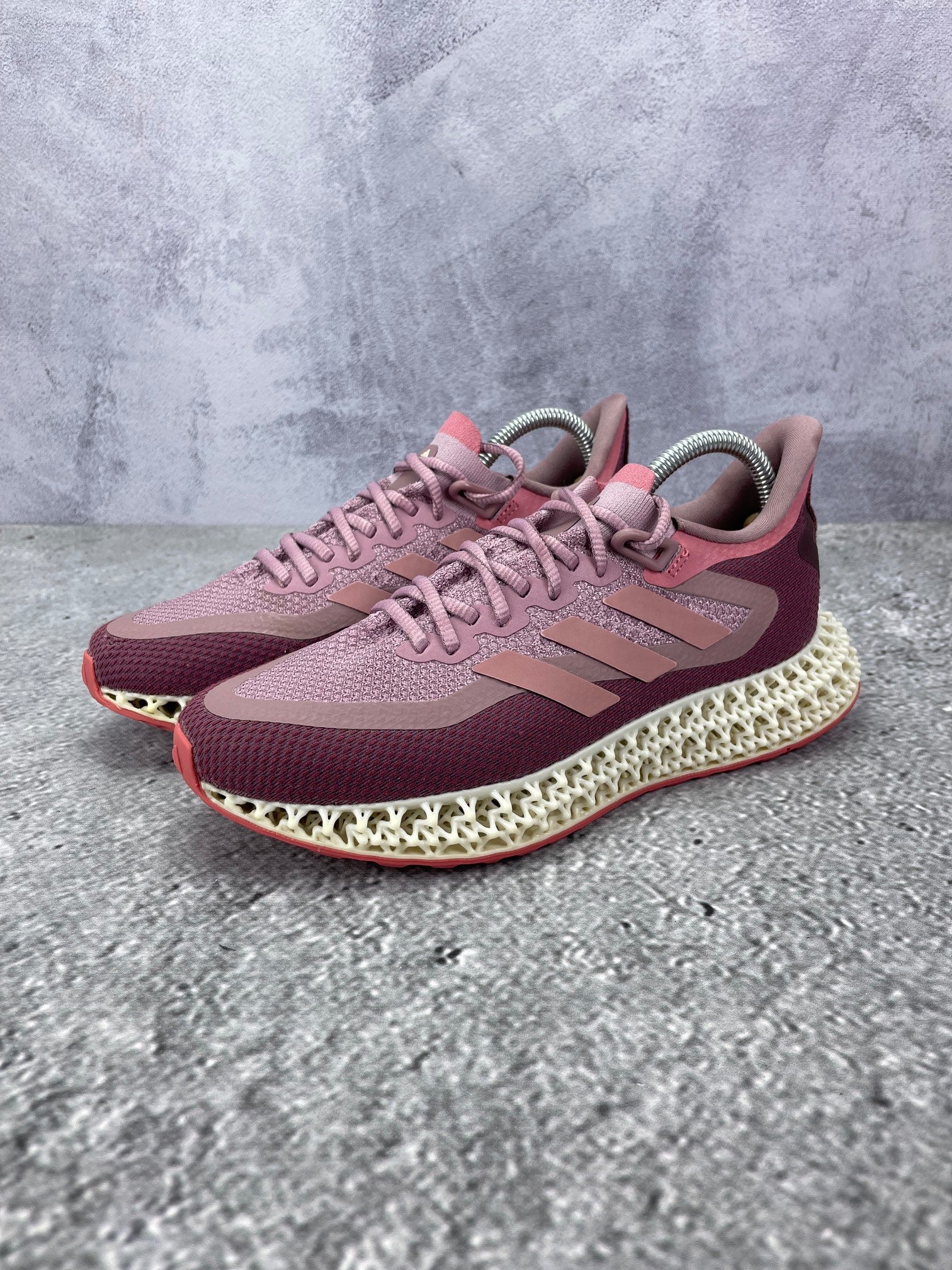 Adidas 4DFWD 2 Magic Mauve — buty sportowe damskie w bardzo dobrym stanie rozmiar 39 1/3, widok z boku
