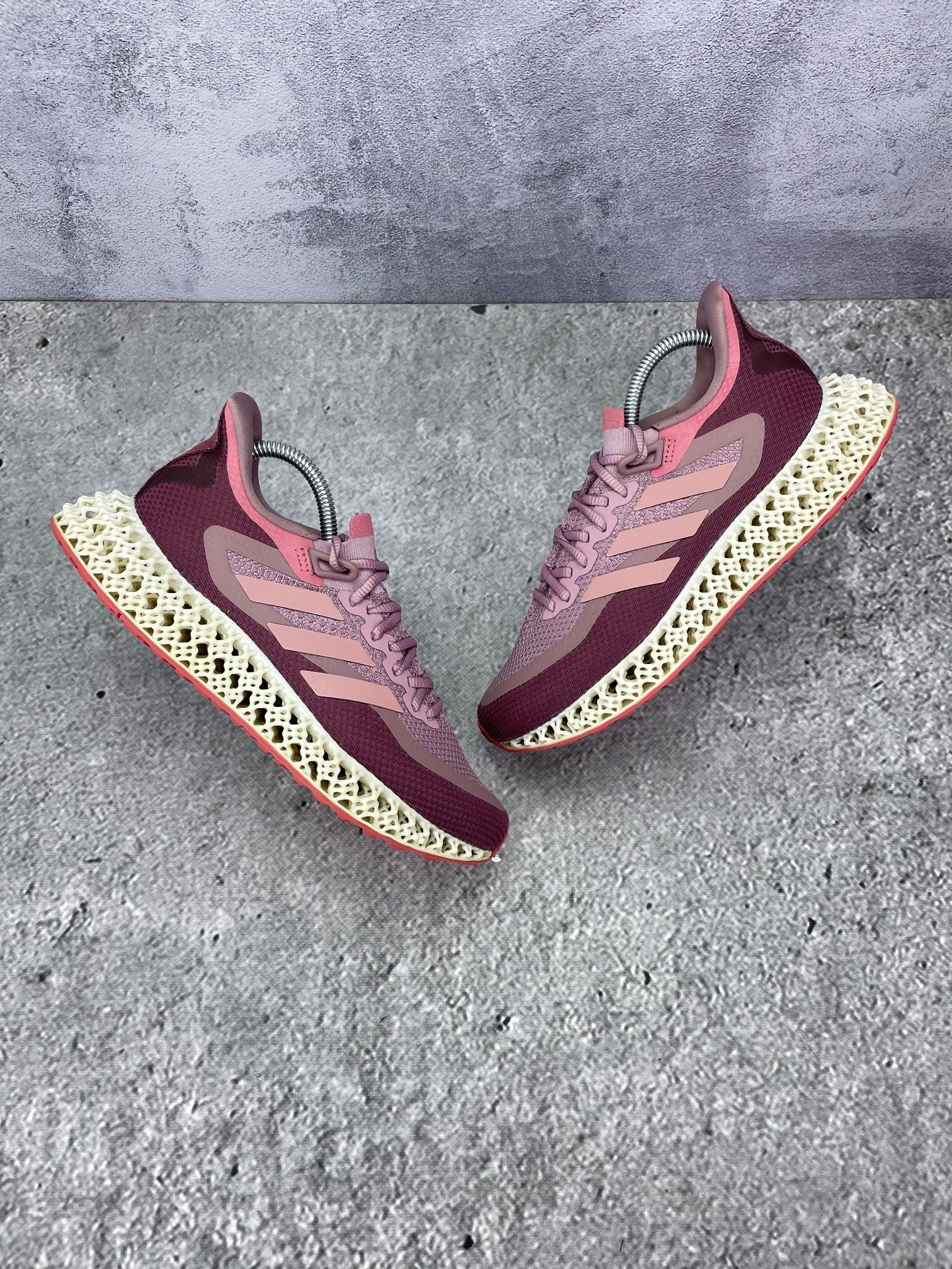 Adidas 4DFWD 2 Magic Mauve — buty sportowe damskie w bardzo dobrym stanie rozmiar 39 1/3, widok z góry na zewnętrzną stronę butów
