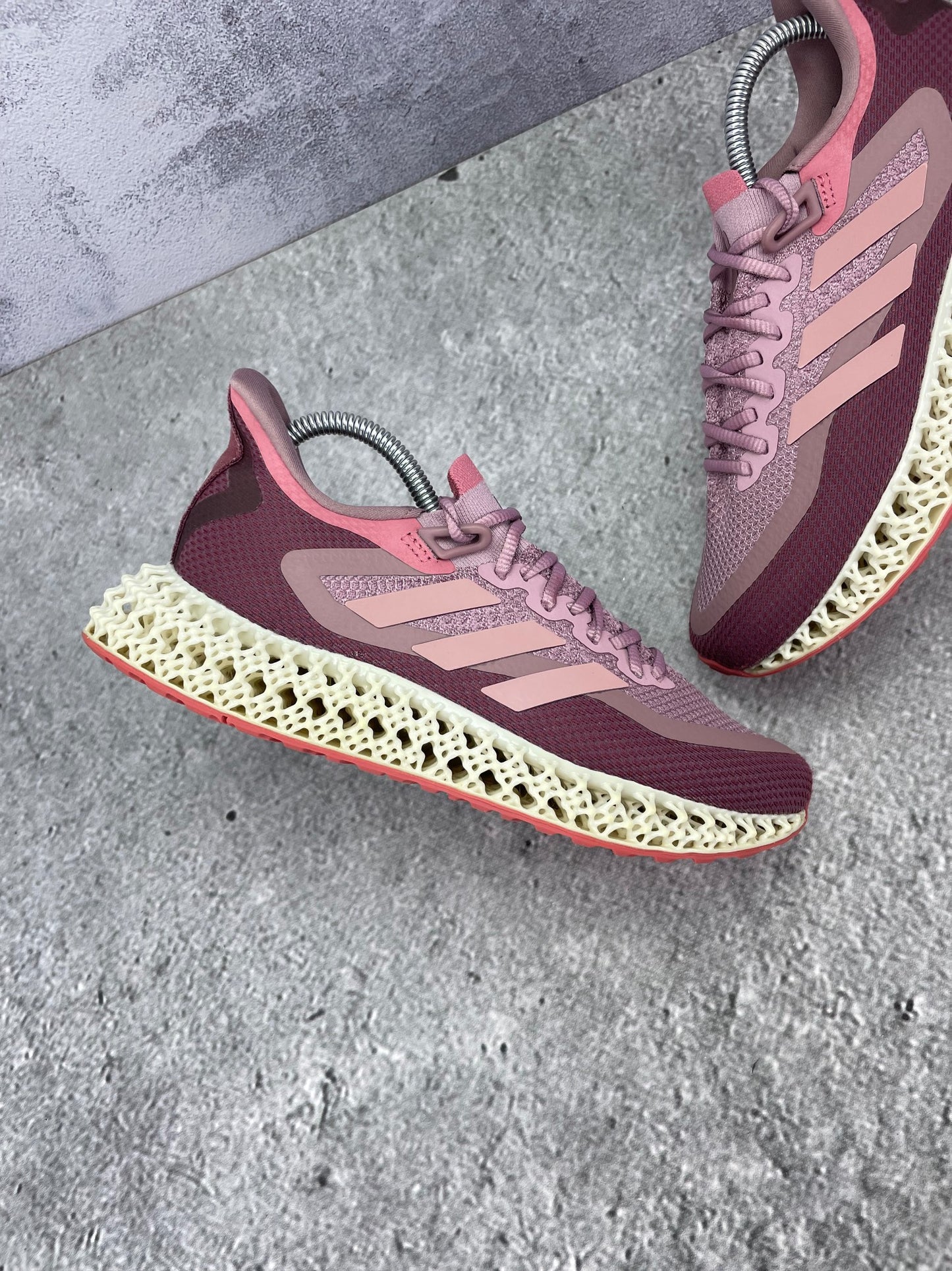 Adidas 4DFWD 2 Magic Mauve — buty sportowe damskie w bardzo dobrym stanie rozmiar 39 1/3, zewnętrzny panel lewego buta